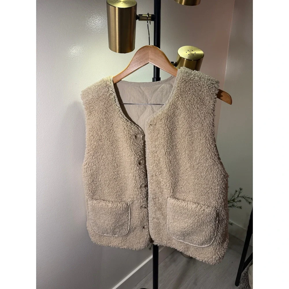 sherpa reversible vest nylon cream‎ neutral boucle cozy MED no brand layering
